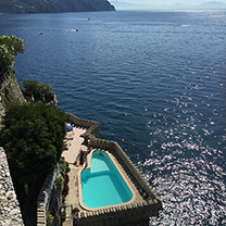 Piscina con acqua di mare Ravello