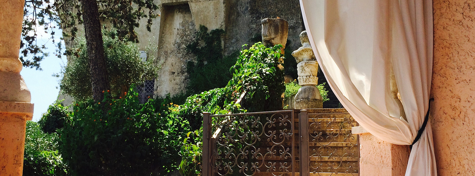 I dintorni della Torre Hotel sul mare in Costiera Amalfitana